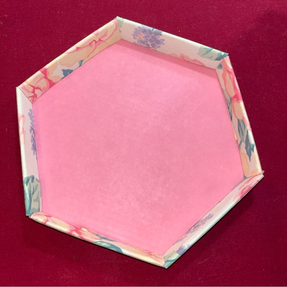 Pink roses HAT BOX and TOP hexagon PINK ROSES Fairy Whimsy 10x12x6” 6 Sides VTG - Picture 9 of 11